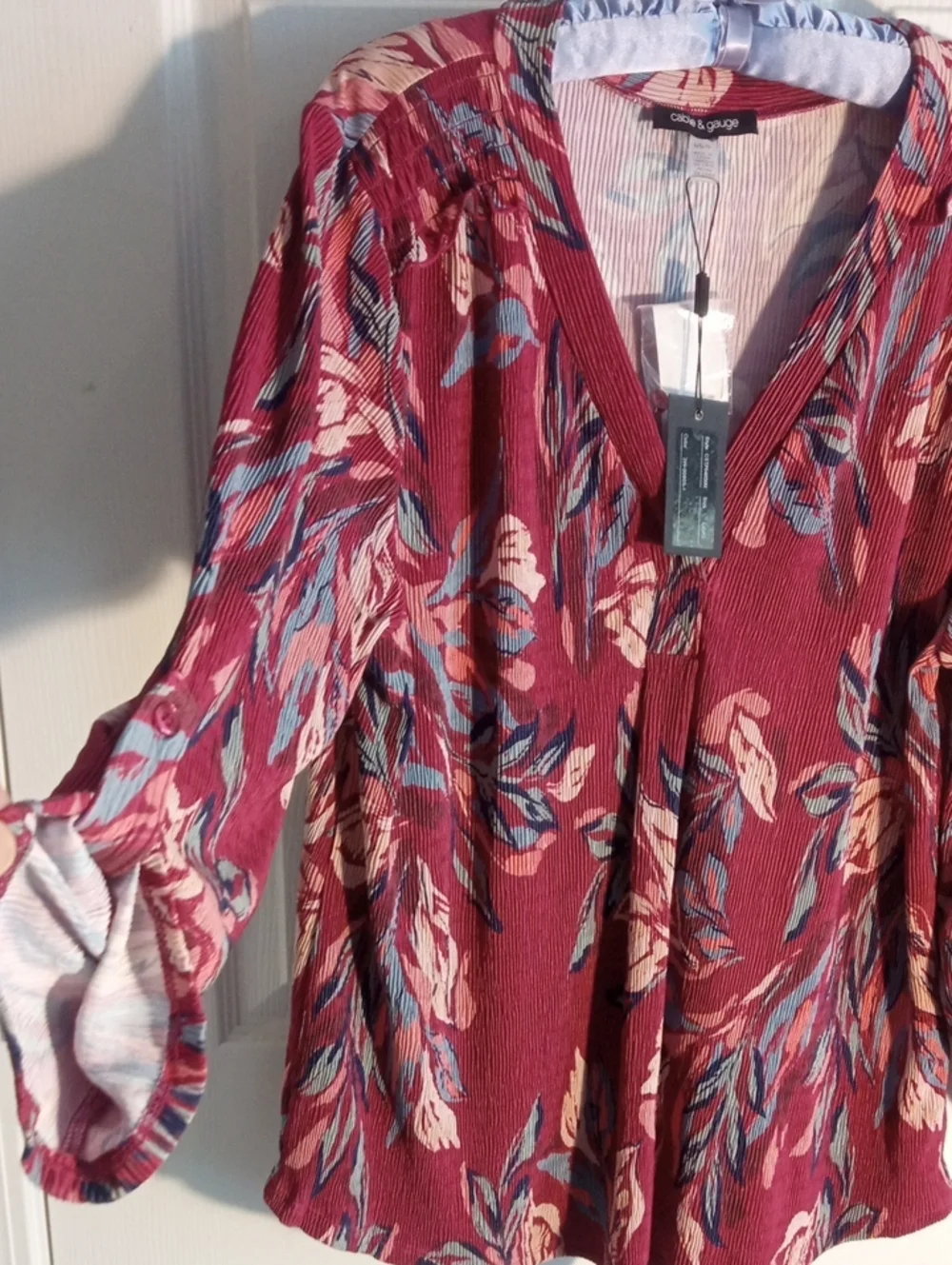 CABLE & GOUGE FLORAL BLOUSE - Picture 10 of 13